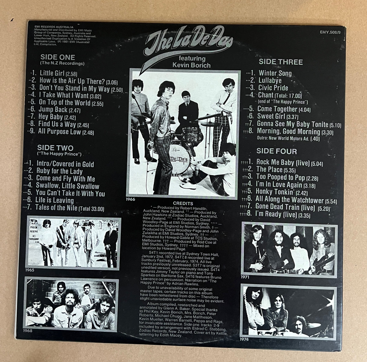 THE LA DE DAS - ROCK N ROLL DECADE 1964-’74 2LP SLEEVE - VG+ / VINYL - NM